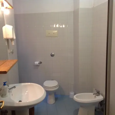בית הארחה Riva Reno בולוניה